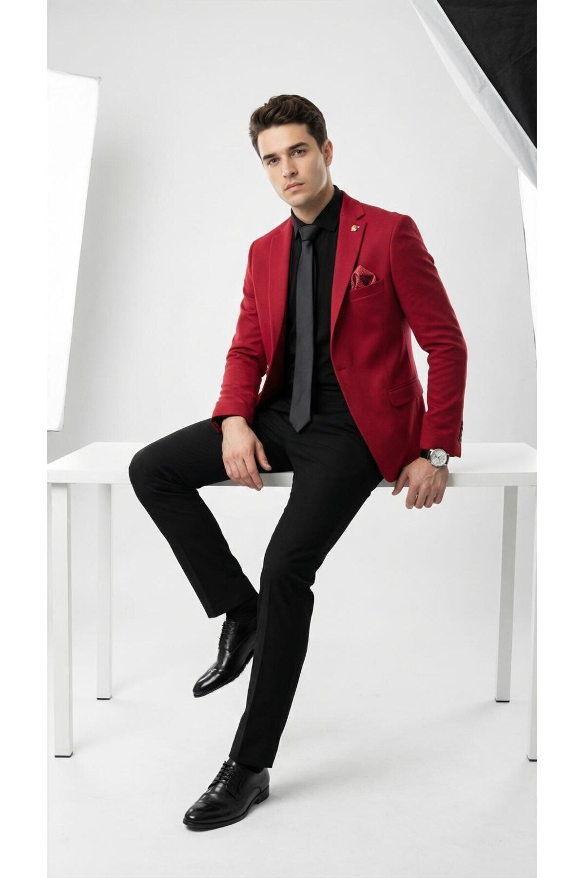 Erkek Kırmızı Armürlü Kumaş Blazer Ceket – Tek Düğmeli, Mono Yaka, Çift Yırtmaçlı Slim Fit - Kırmızı