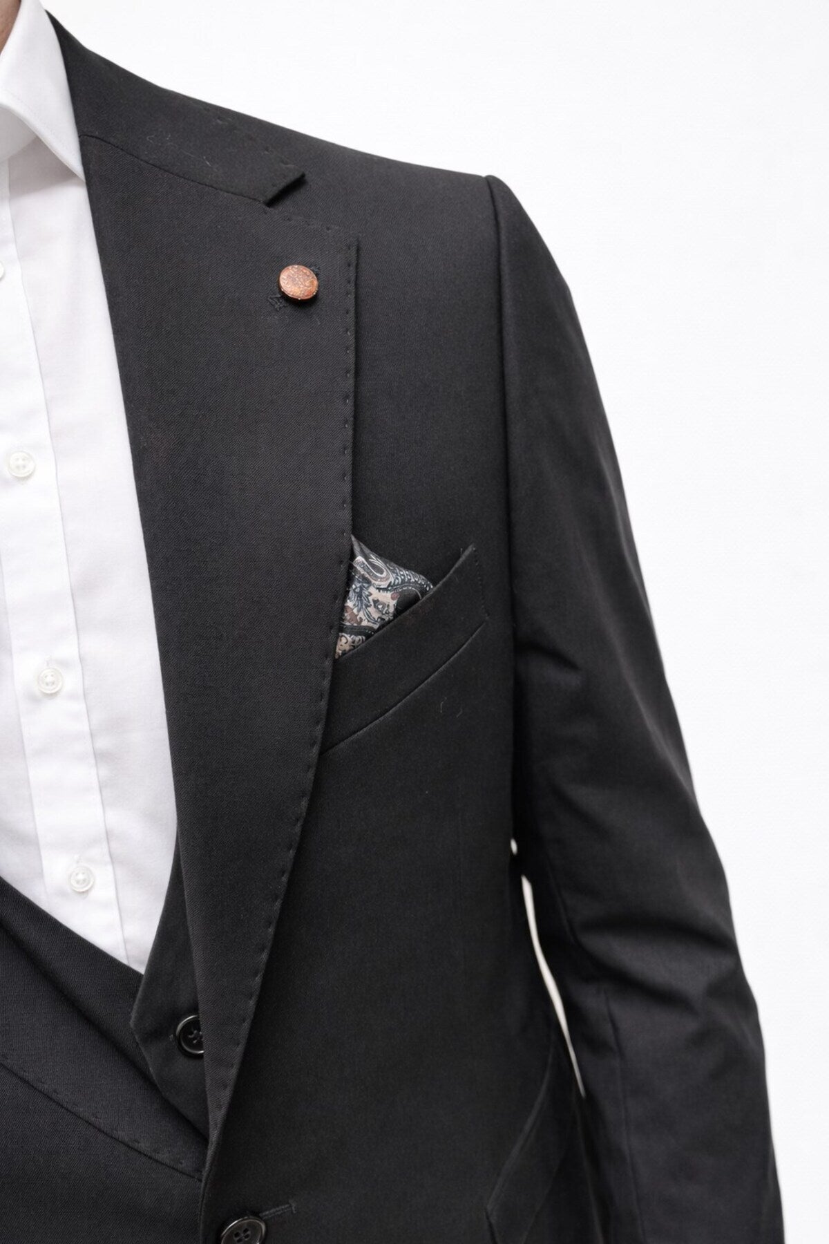 Erkek Klasik Slim Fit Takım Elbise – Notch Yaka, Yaka Punto Dikişli, Tek Düğmeli, Çift Yırtmaçlı - Siyah