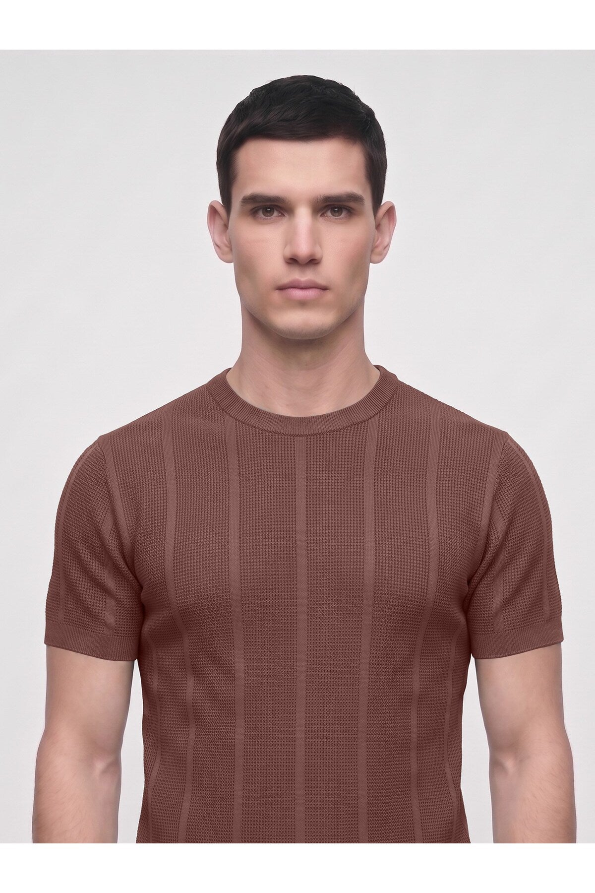 Erkek Bisiklet Yaka Kısa Kollu Triko Tişört – Dokulu Örgü Modern Kesim Yazlık T-Shirt - Kahverengi